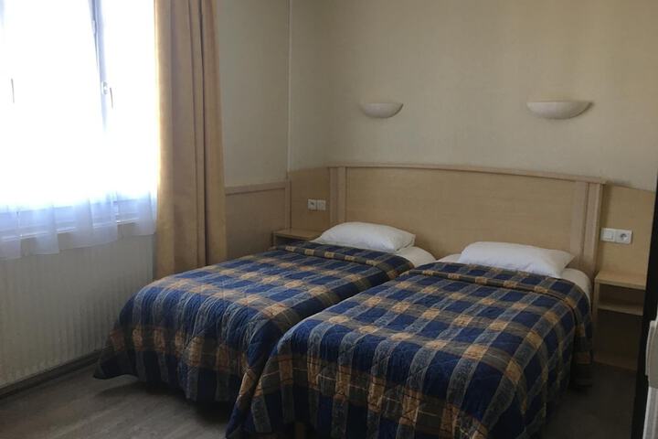Room 7 of 25