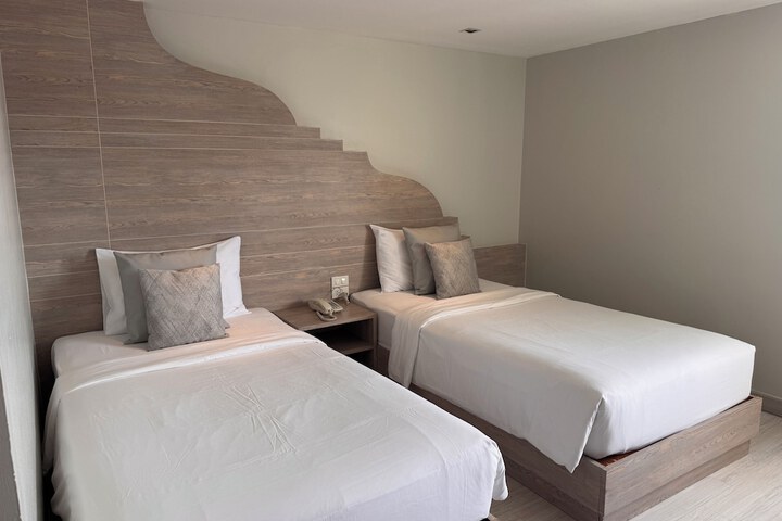 Room 10 of 44