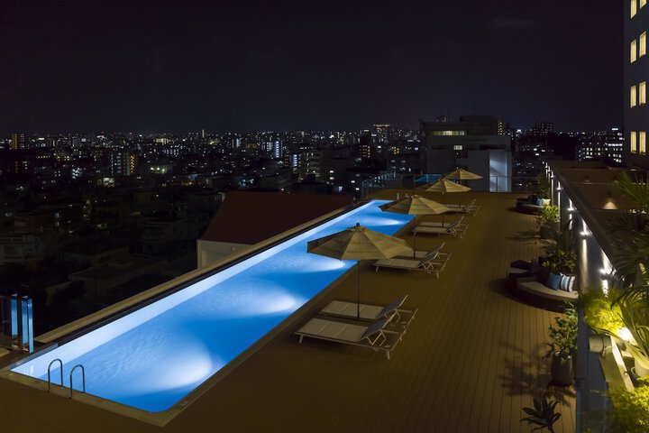 Hotel with Pool