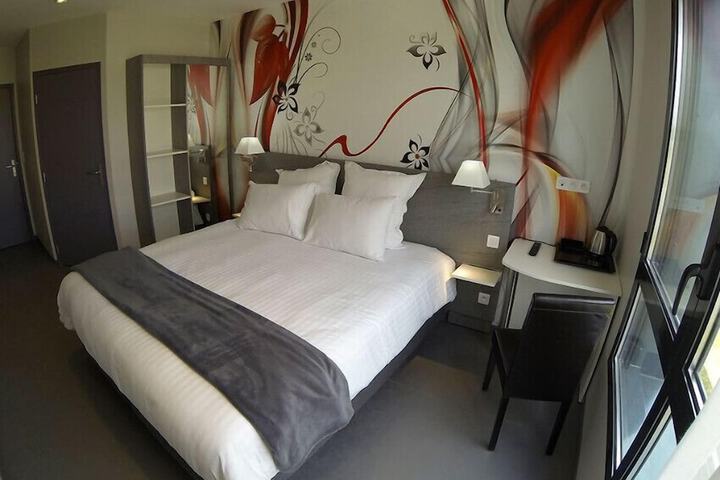 Room 4 of 33