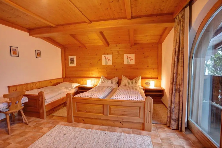 Room 8 of 15