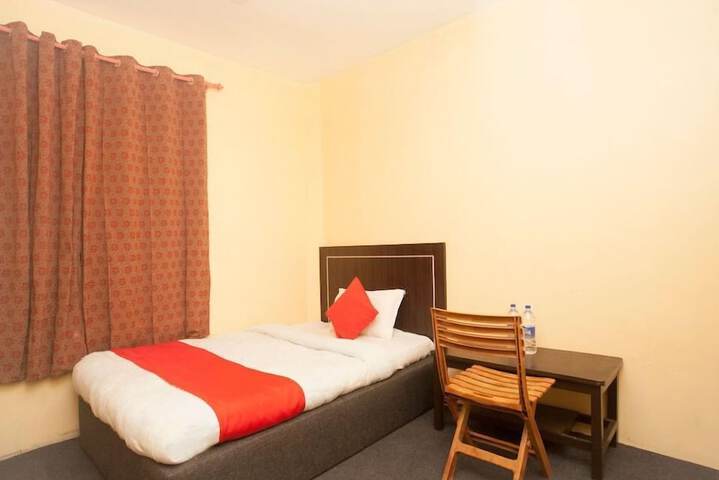 Room 5 of 7