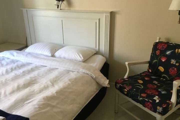 Room 8 of 43