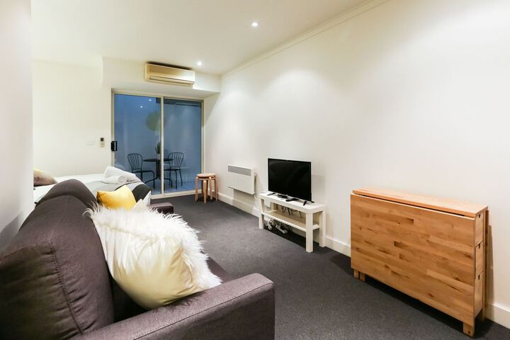 Room 10 of 16