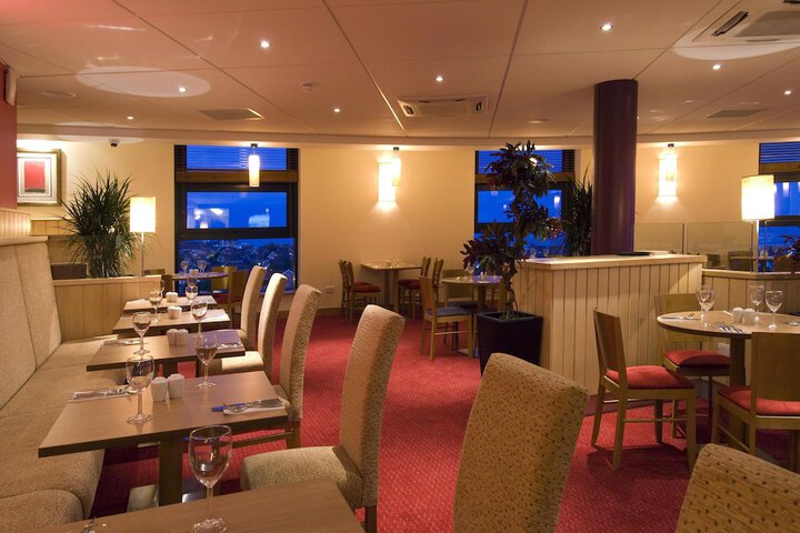 Dining 22 of 32