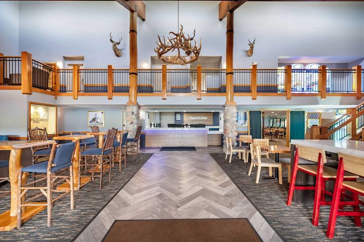 Entrance & Lobby