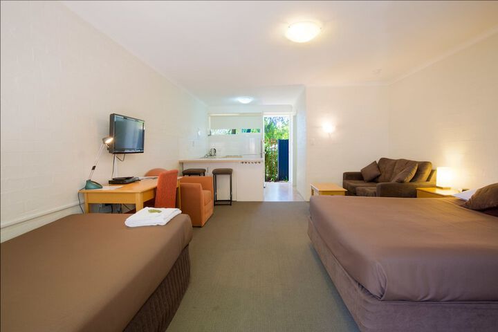 Room 6 of 12