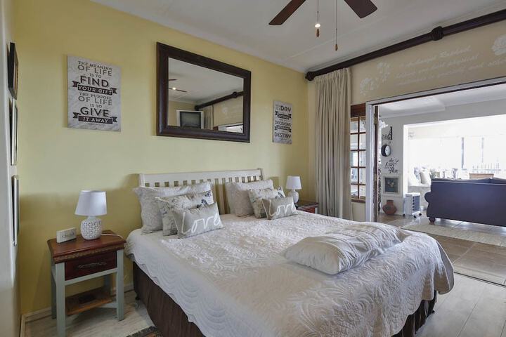 Room 8 of 10
