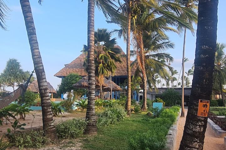 Hotel Exterior 88 of 96