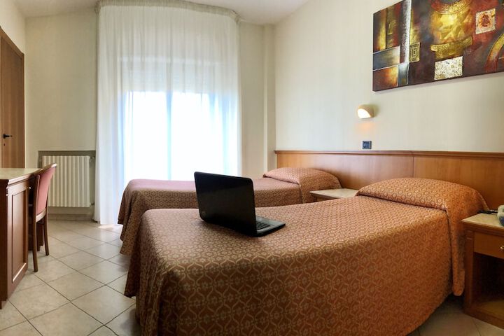 Room 13 of 31