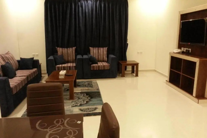 Room 4 of 9
