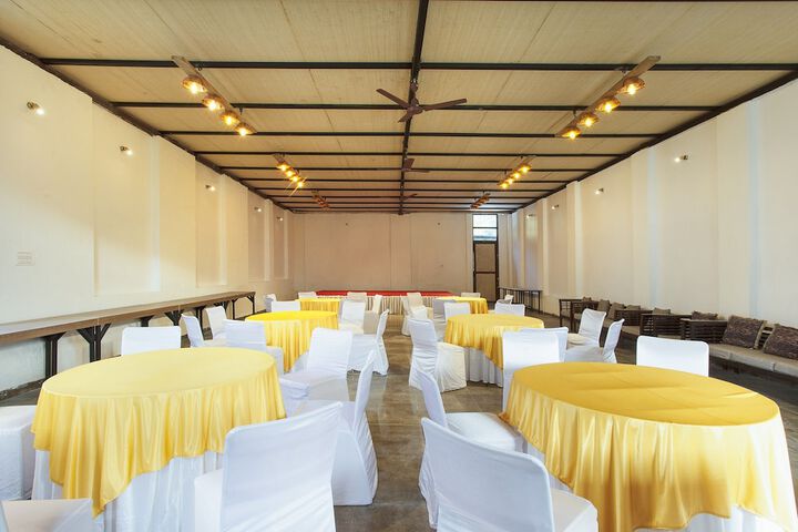 Business Center 9 of 15
