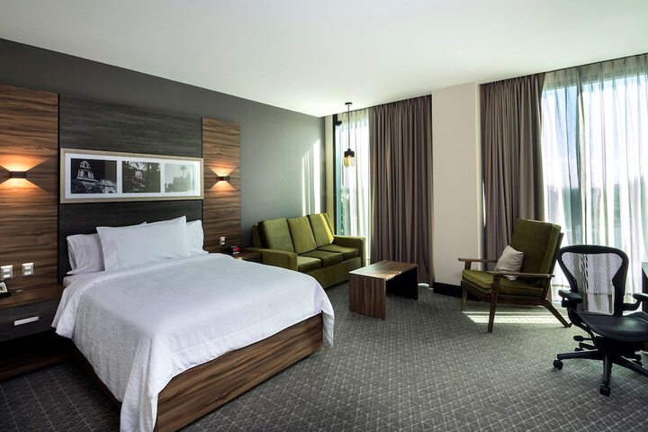 Room 16 of 103