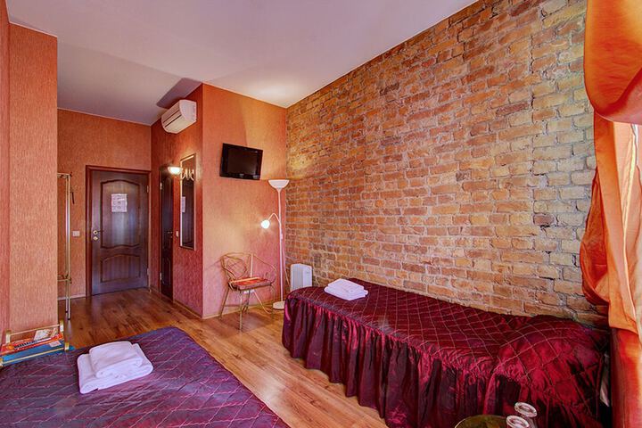 Room 13 of 37