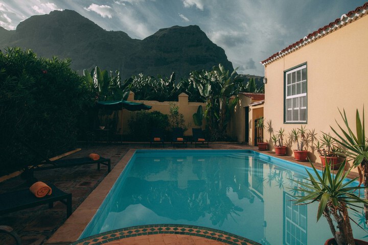 Pool 15 of 30