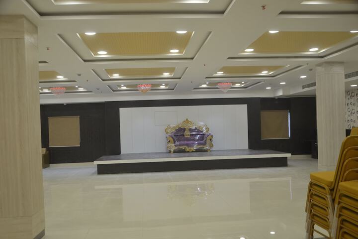 Ballroom/Hall 19 of 22