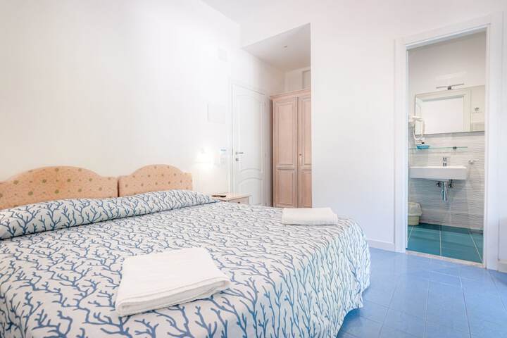 Room 9 of 108