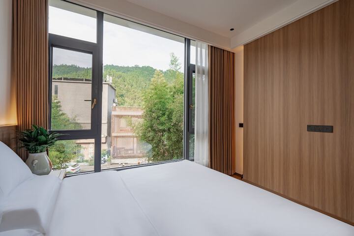 Room 43 of 80