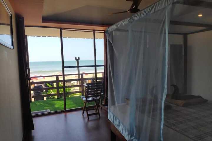 Room 8 of 28