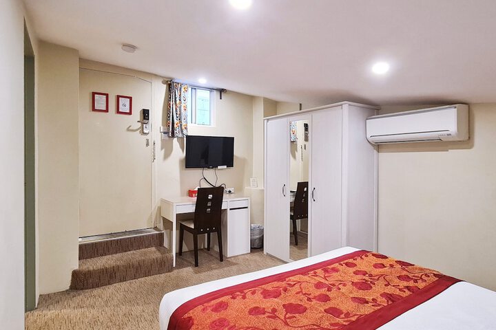 Room 27 of 79