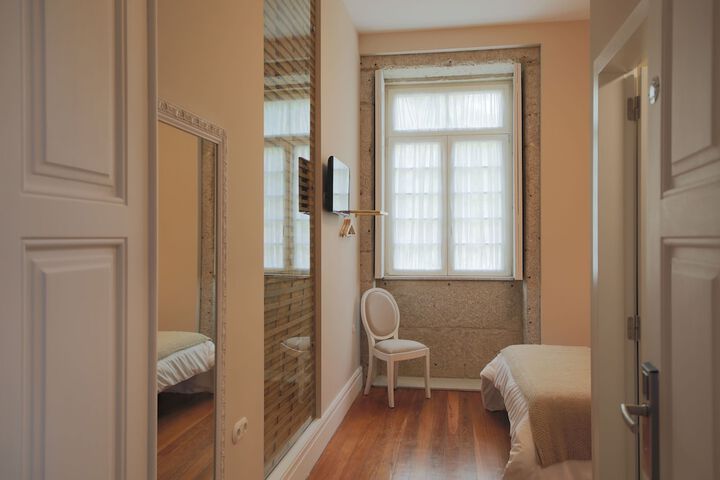 Room 8 of 50