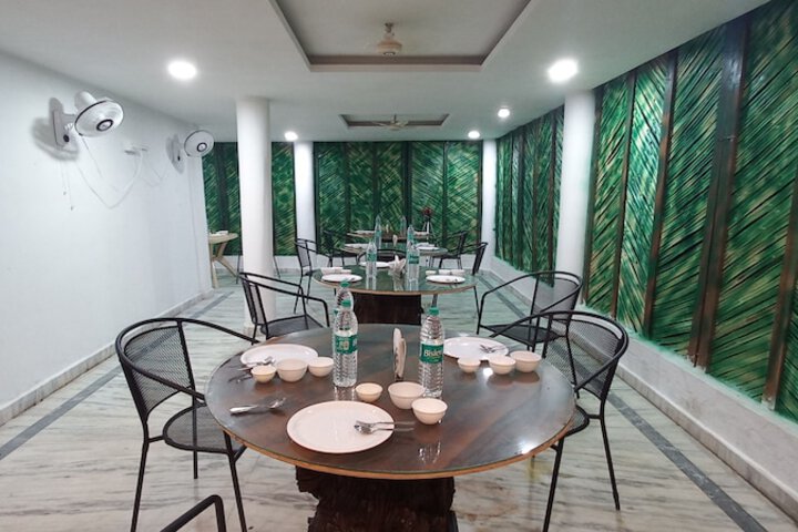 Dining 18 of 27