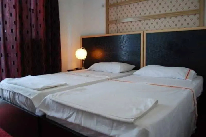 Room 2 of 10