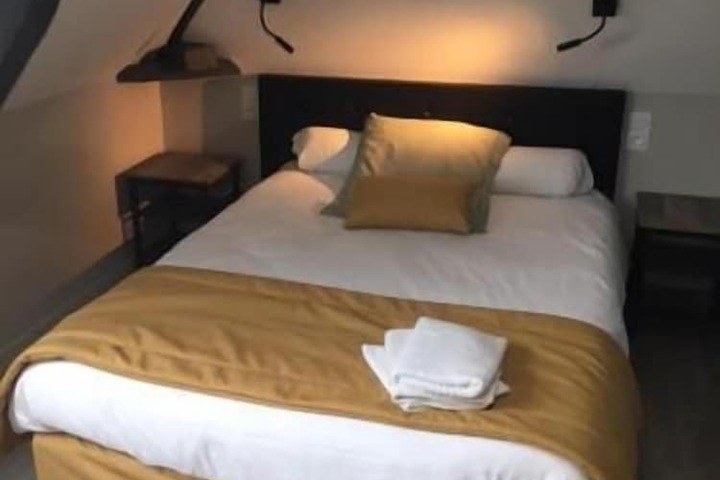 Room 10 of 36