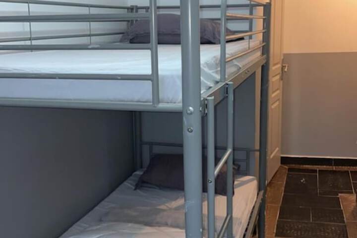 Room 5 of 6