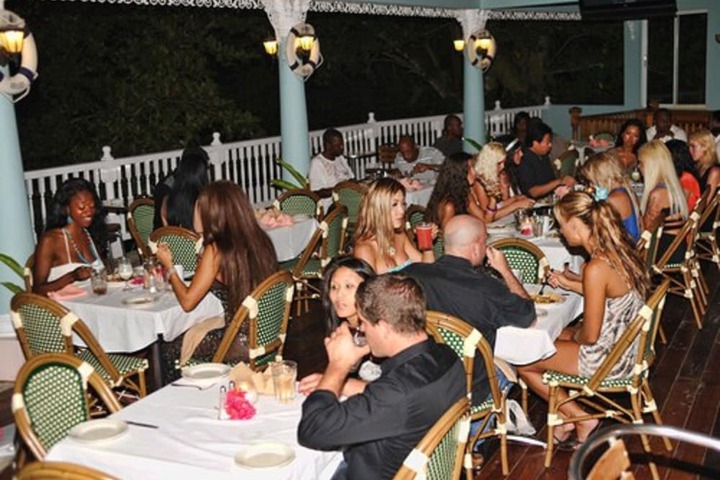 Dining 75 of 86