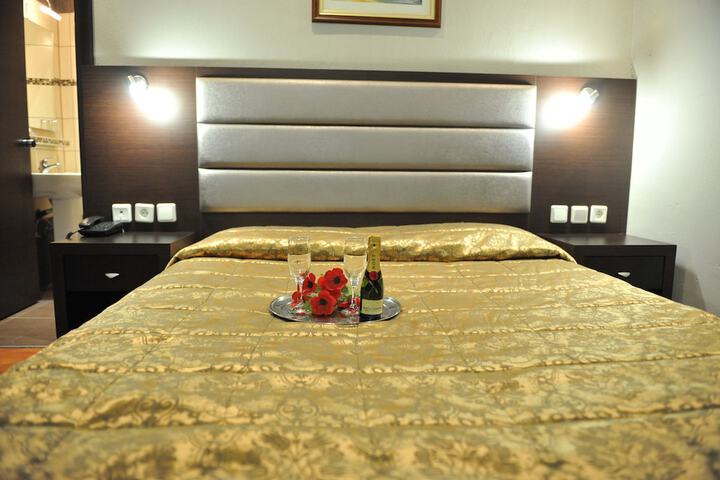 Room 17 of 36