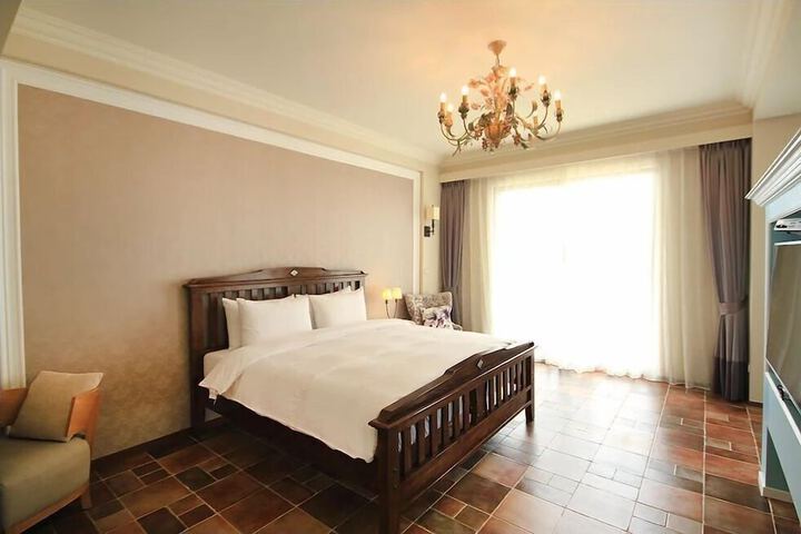 Room 4 of 23