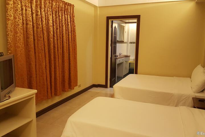 Room 13 of 62
