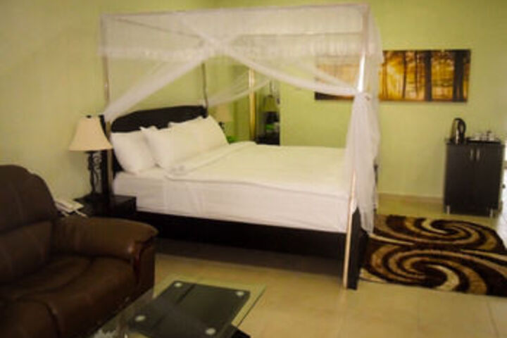 Room 9 of 27