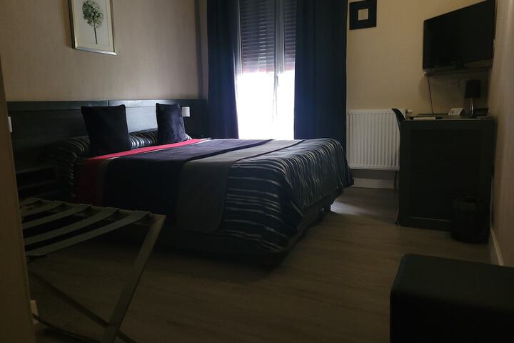 Room 28 of 143