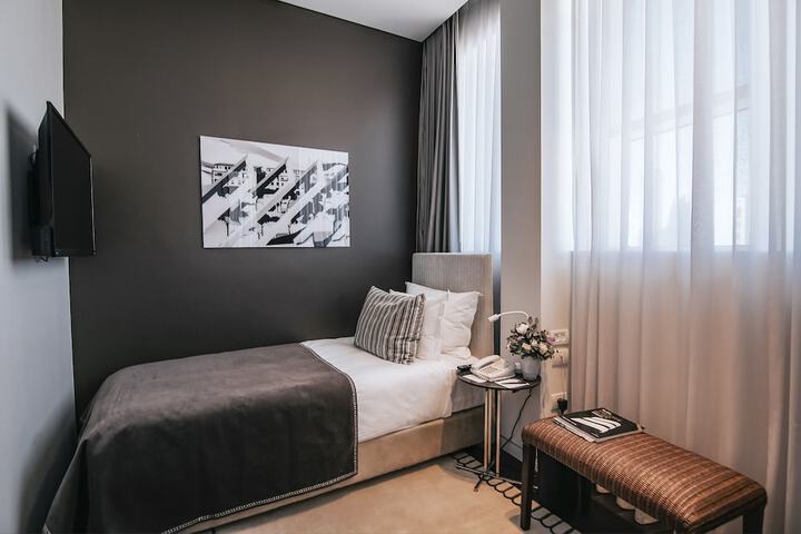 Room 21 of 66