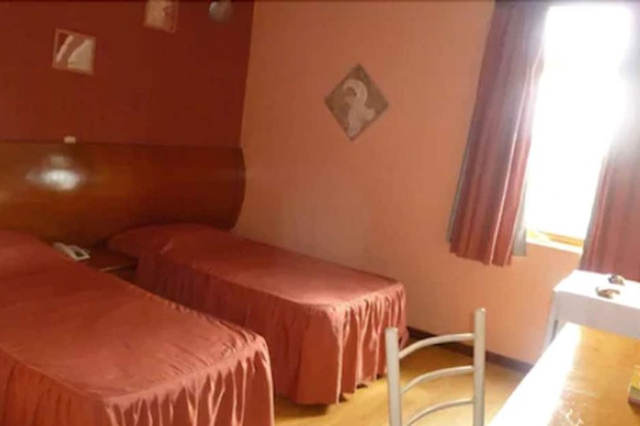 Room 8 of 37
