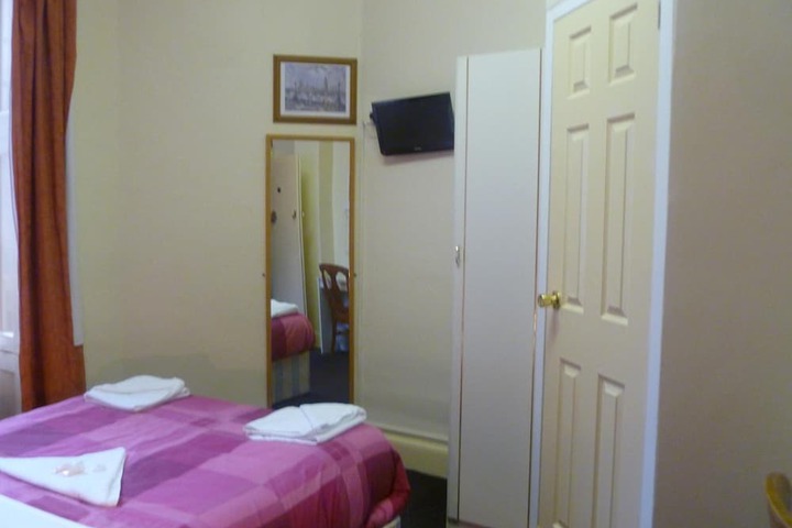 Room 34 of 40
