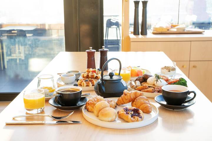 Breakfast/Coffee Service 74 of 109