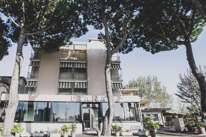 Hotel Diana