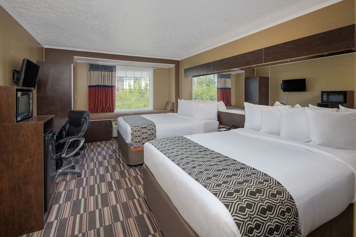 1 Queen Bed (18 of 21)