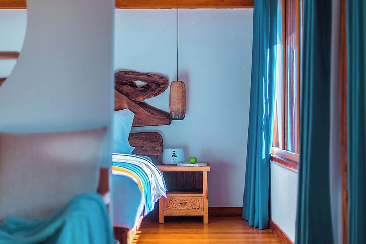 Room 42 of 242