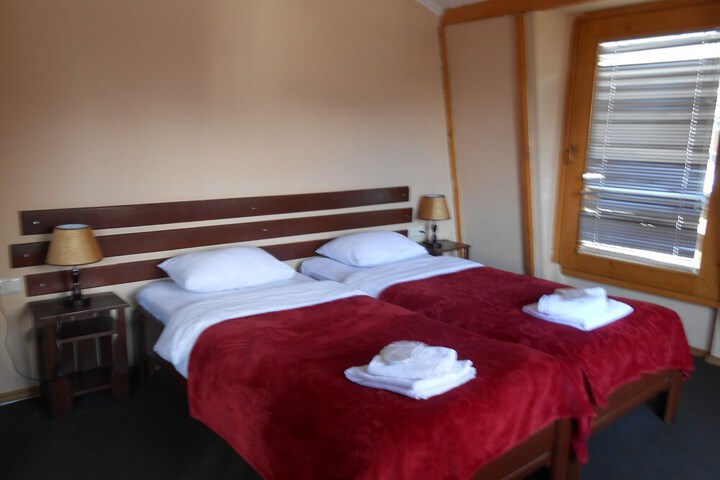 Room 10 of 33