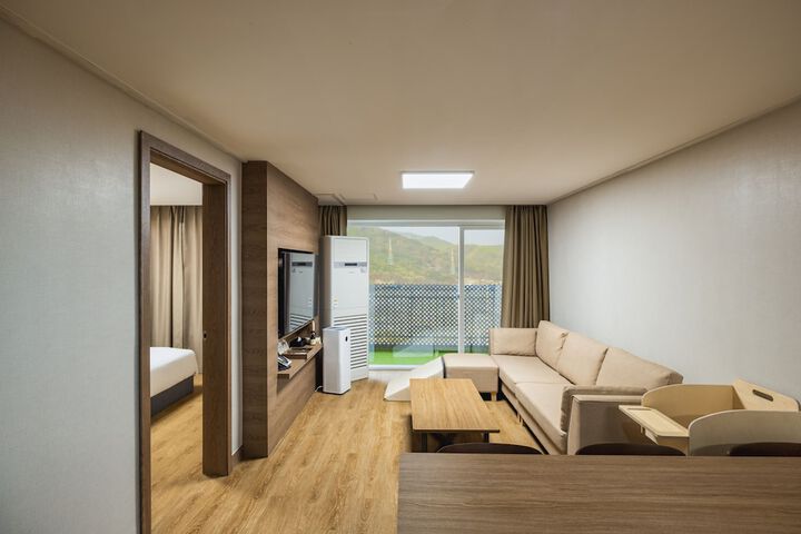 Room 16 of 81