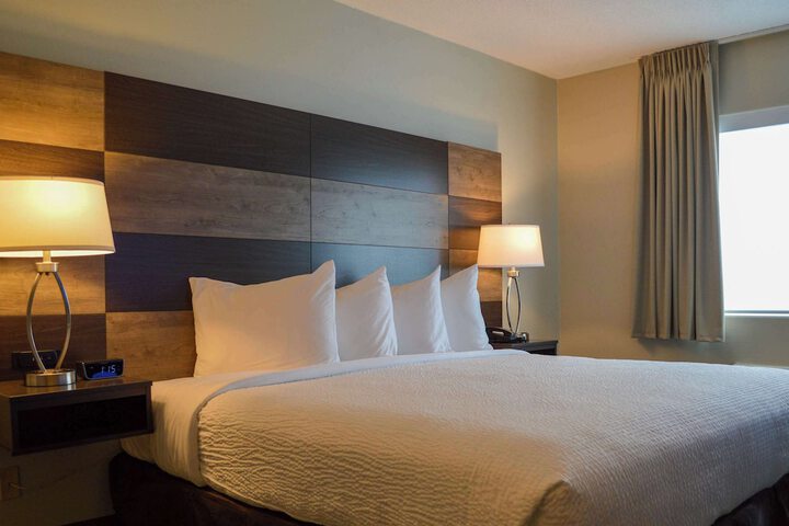 1 King Bed Suite (24 of 25)