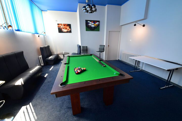 Lounge 43 of 66