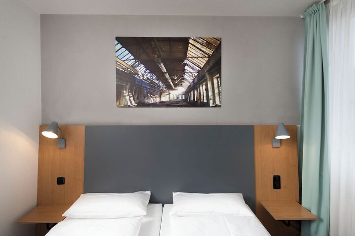 Room 9 of 35