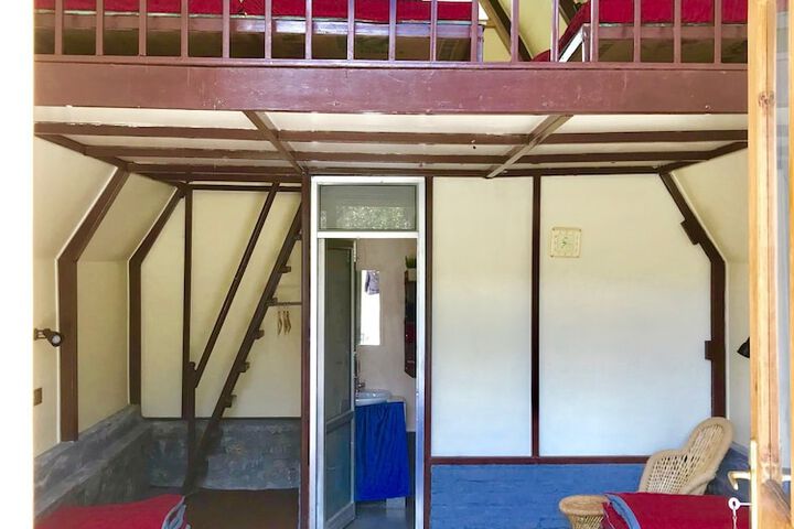 Room 10 of 14