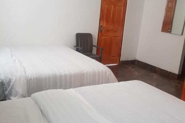 Room 6 of 11