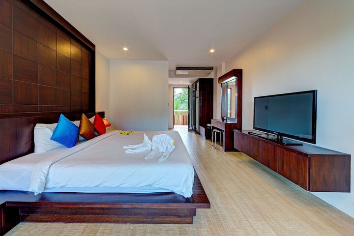 Room 3 of 76
